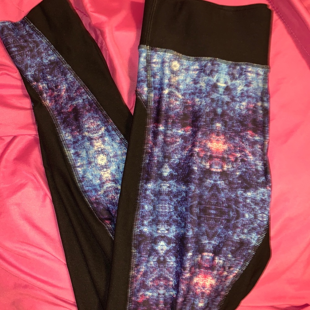 Women Energy Zone Leggings Size  Small/Medium